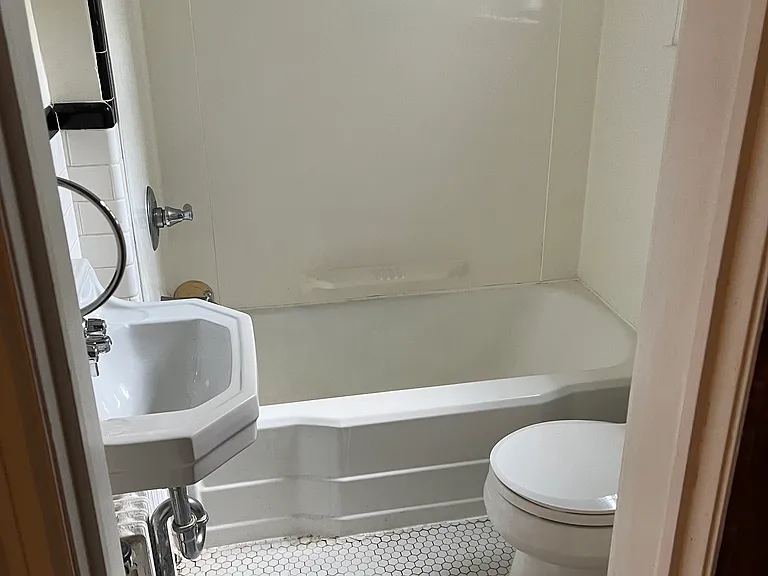 198 Pawling Ave #22 — Photo 6