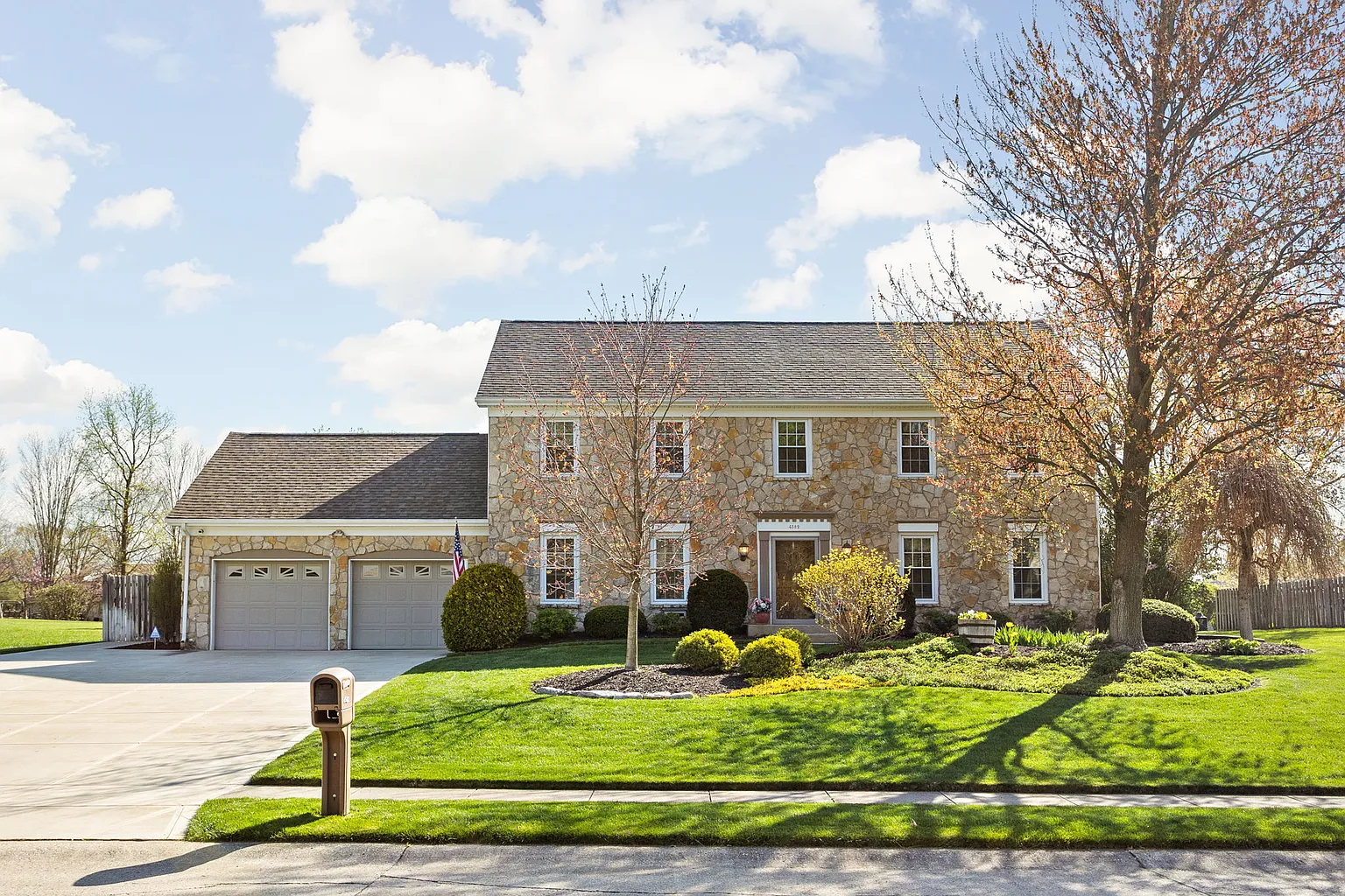 4582 Abbey Dr photo 1