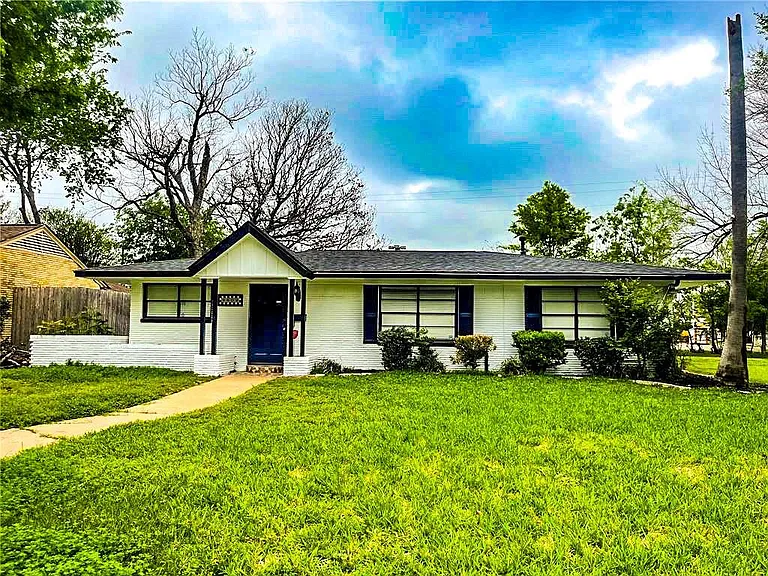 9602 Val Verde St — Photo 46