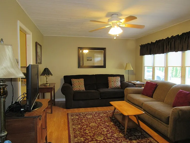 22 Birch St — Photo 10