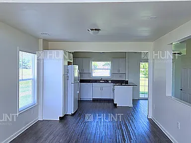 4 bed, 2.5 bath, 1415 sqft, $2,628 — Photo 2