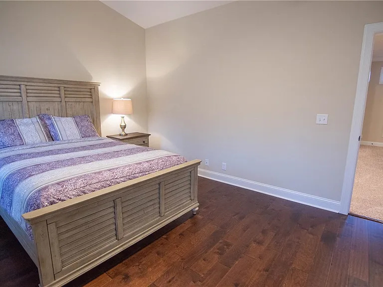 702 Mariners Cir — Photo 26