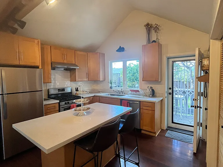 453 Ashton Ave — Photo 7