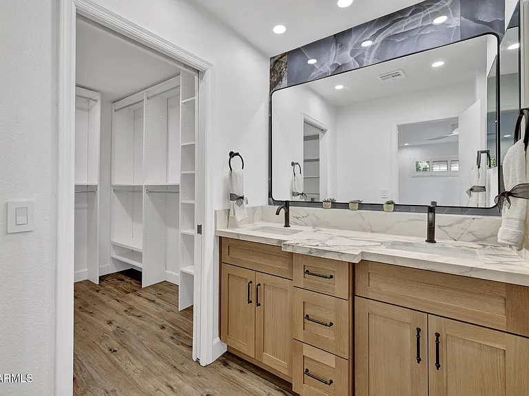 4760 W Wahalla Ln — Photo 18