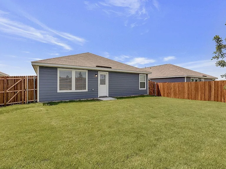 1704 Lercara Ln — Photo 11