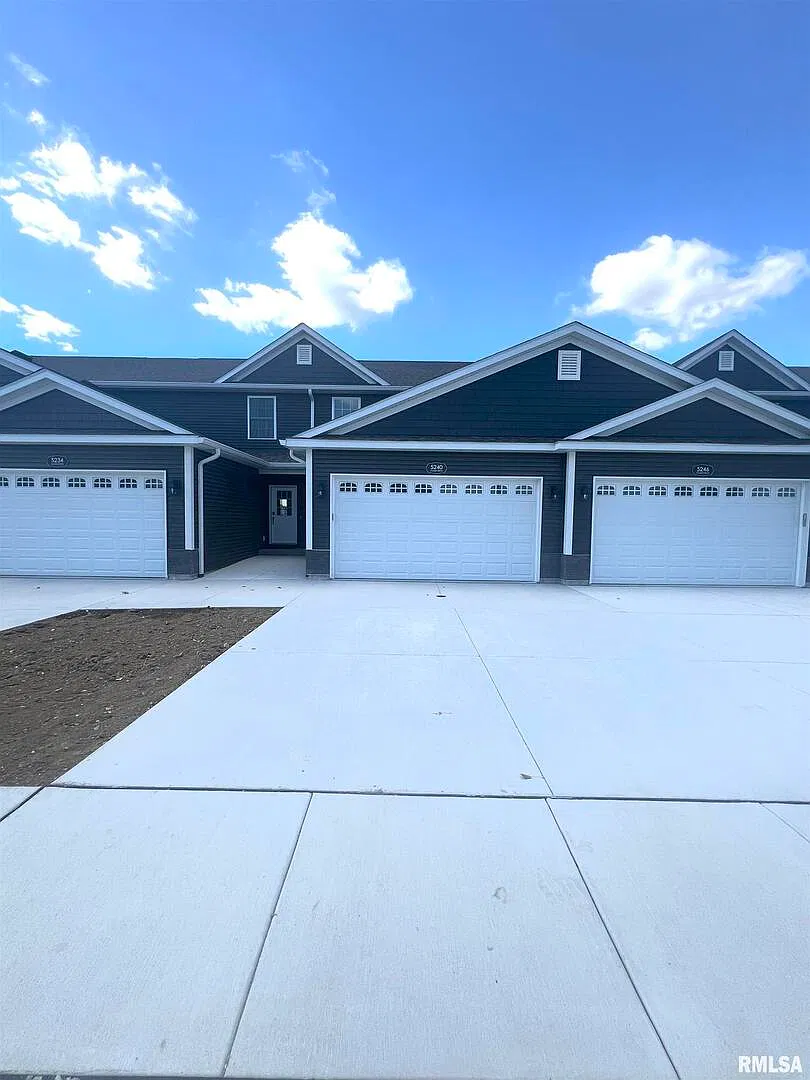 4 bed, 3.5 bath, 2509 sqft, $2,900 — Photo 1