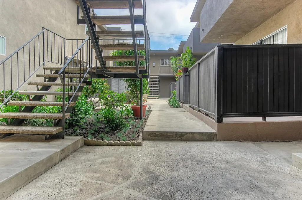 11818 Darlington Ave — Photo 1