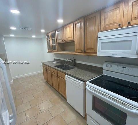 5th image of 18061 Biscayne Blvd #Penthouse 02