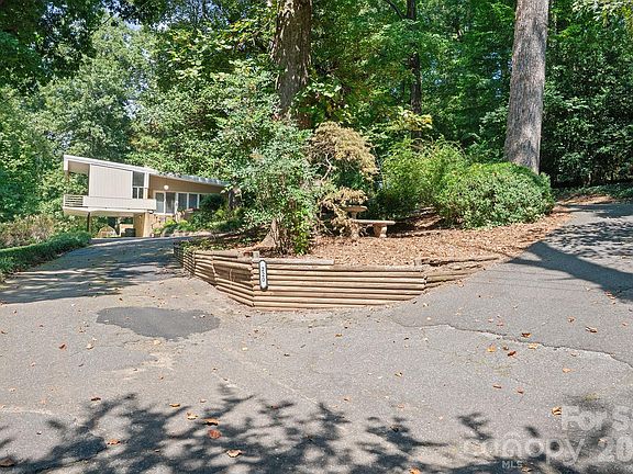 5th image of 220 30th Ave NW