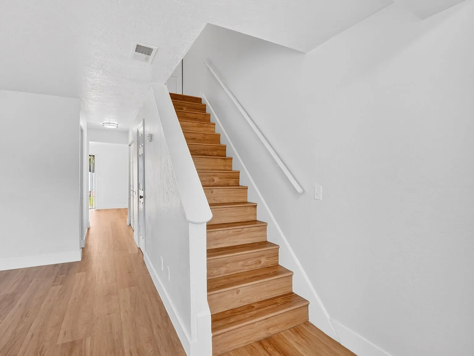 Whisper Oaks & Southern Villas Townhomes — Photo 3