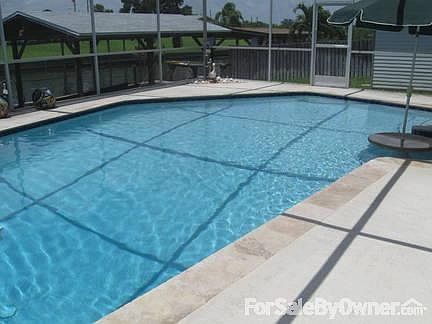 SCREENED POOL