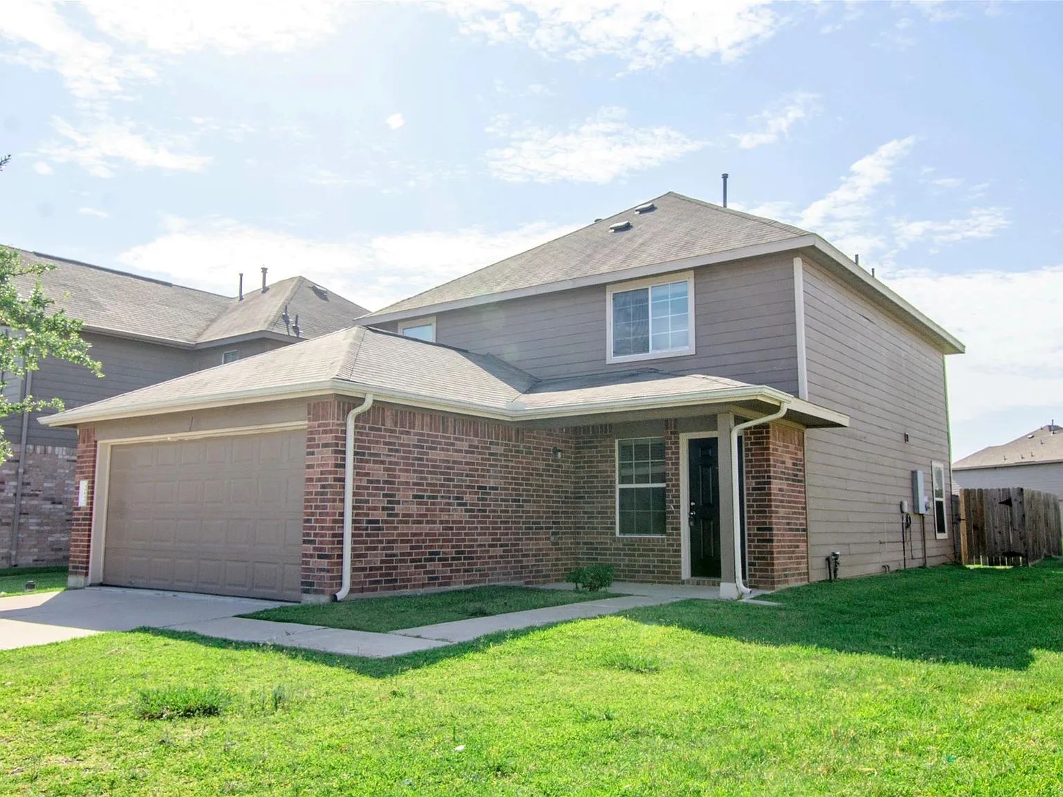 4 bed, 2.5 bath, 1917 sqft, $2,095 — Photo 2