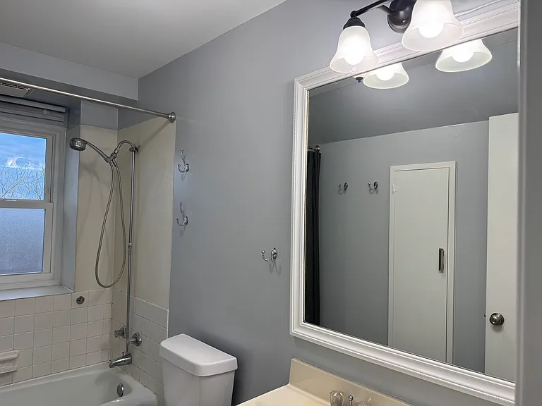608 W 4th St #2 — Photo 18