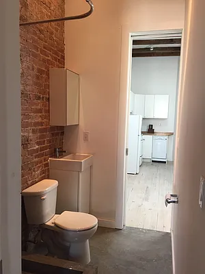 Rented by Zone Corp | media 80