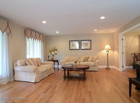 3rd image of 950 W Carolyn Dr