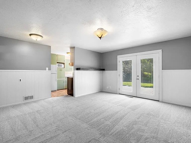 708 S Phillippi St — Photo 6