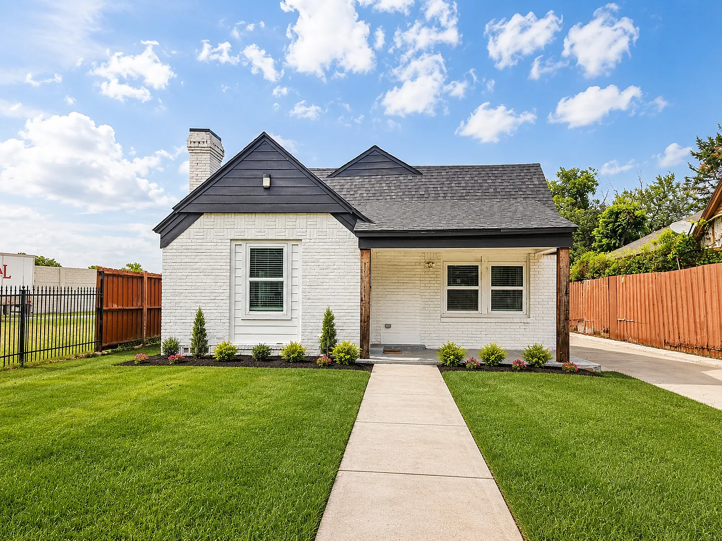 Spacious 3 Bed / 3 Bath Home with Modern Upgrades and Fenced Yard in South Dallas — Photo 2