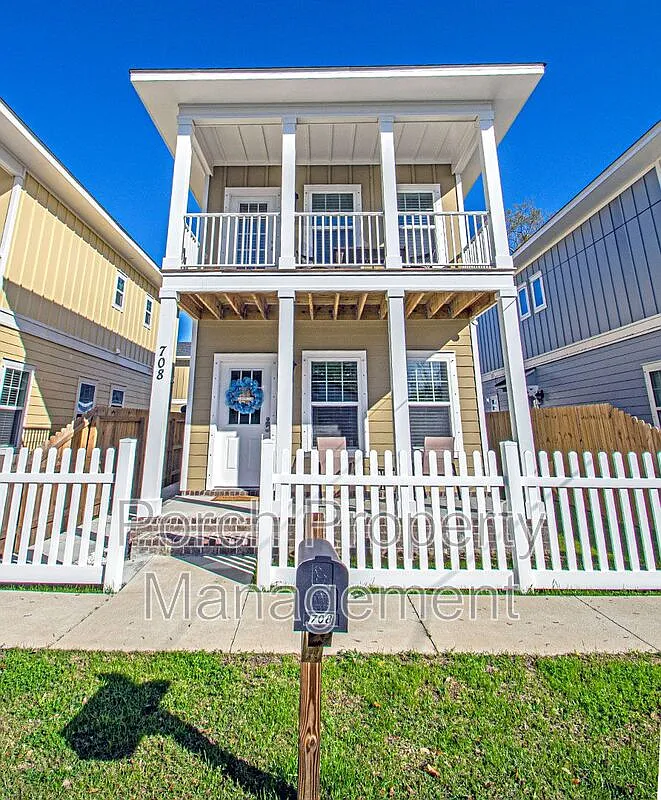 3 bed, 3.0 bath, 1216 sqft, $2,500 — Photo 1