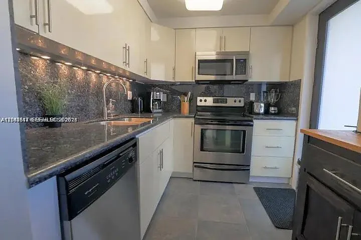 1 bed, 1.0 bath, $2,000 — Photo 2