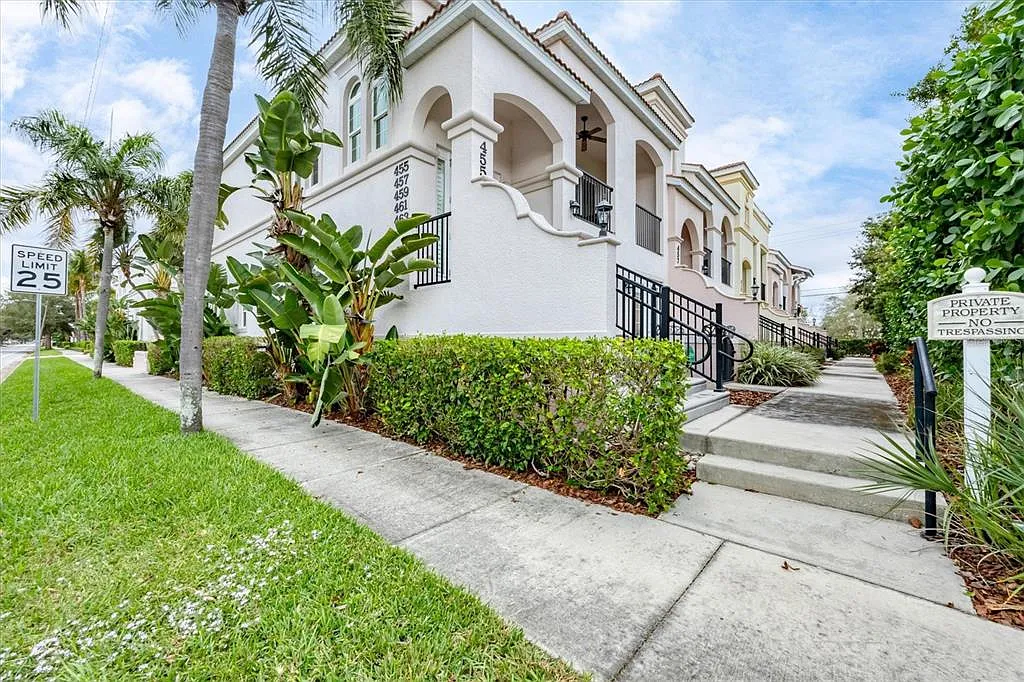 2 bed, 2.5 bath, 1767 sqft, $5,500 — Photo 2