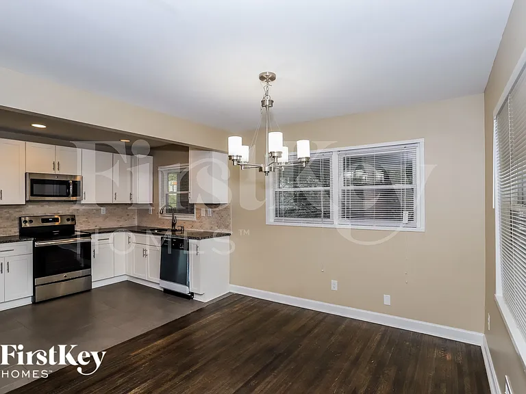1855 Shamrock Dr — Photo 6