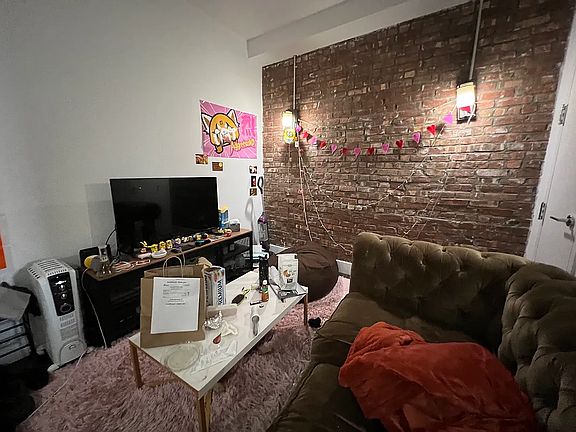 5th image of 202 Starr St #2F