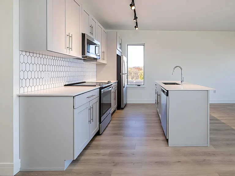 Lakehouse Luxury Apartments — Photo 4