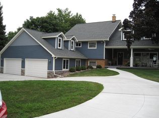 4114 N Duck Lake Rd, Highland, MI 48356