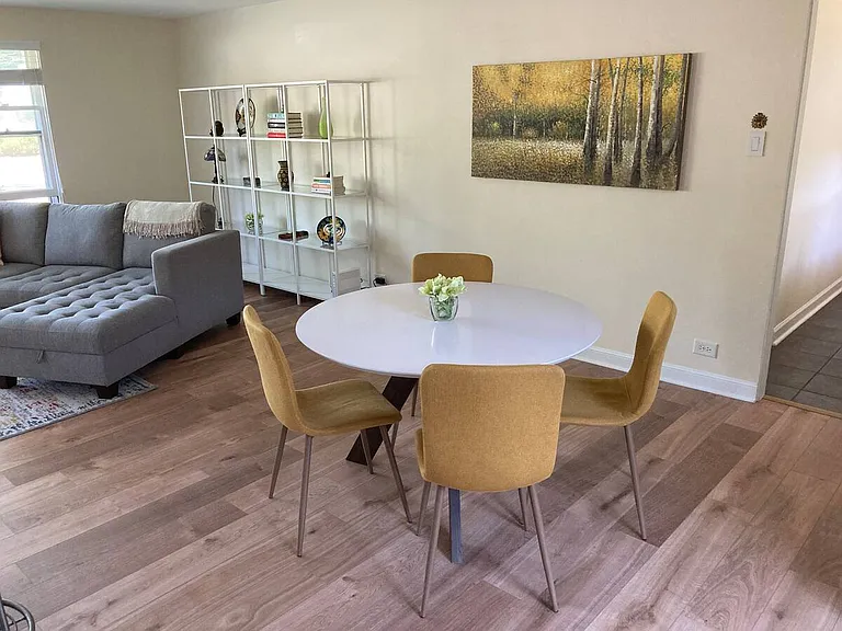 700 N Stone Ave — Photo 3