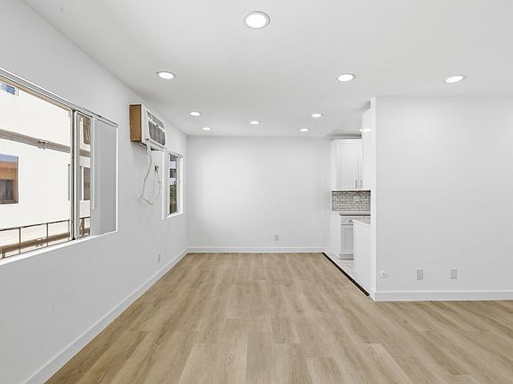 2nd image of 849 Wilcox Ave #6