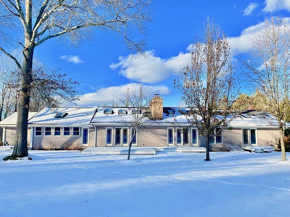 1st image of 138 Hoppin Hill Ave
