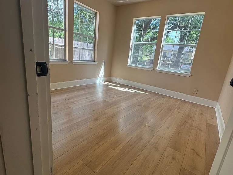 110 E Prospect St — Photo 3
