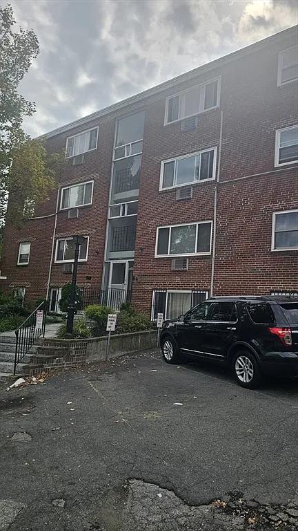 2 bed, 1.0 bath, 720 sqft, $2,500 — Photo 2