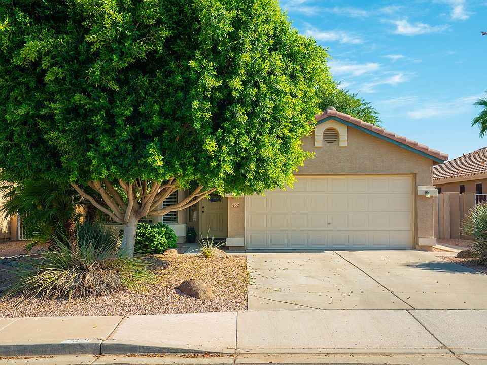 1st image of 432 E Cantebria Dr