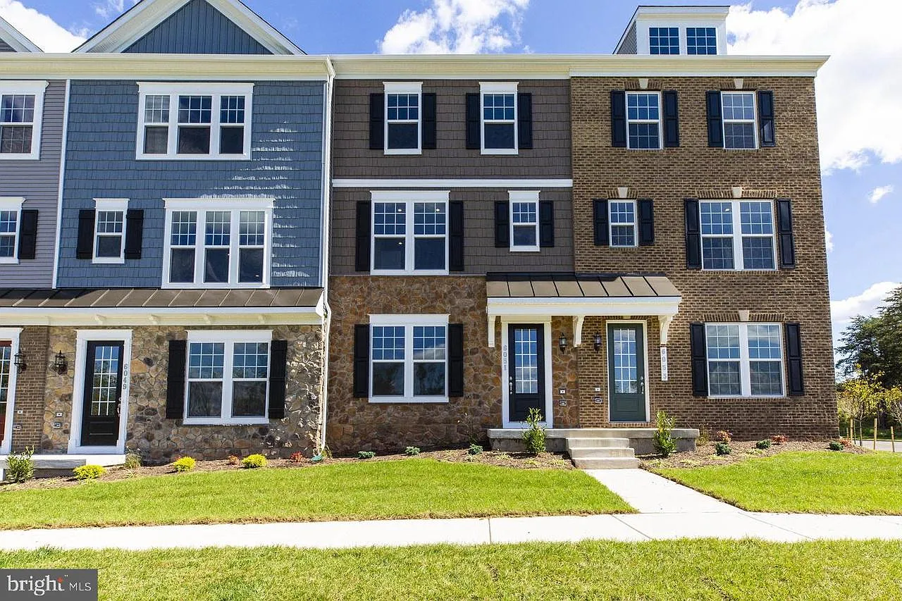 Haymarket Crossing Condominium — Photo 1