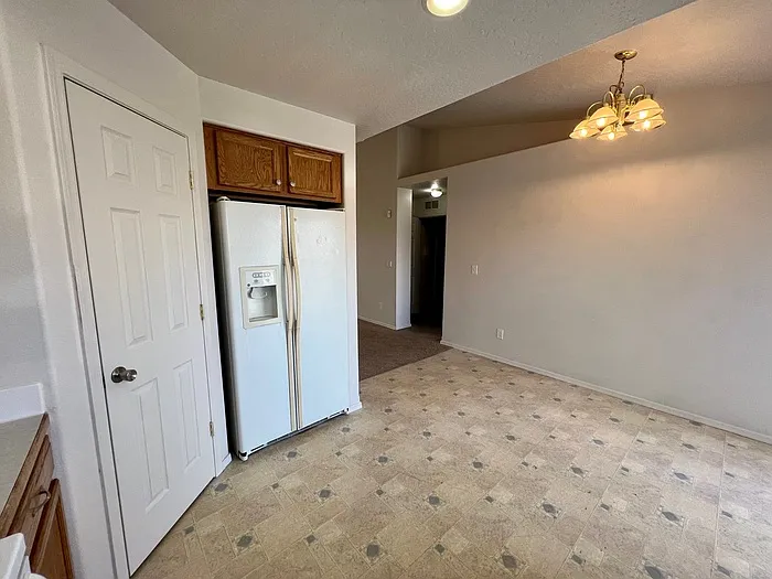 4 bed, 2.0 bath, 1274 sqft, $2,200 — Photo 4