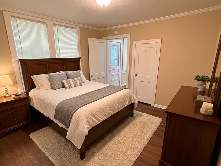 1008 Dunlap St — Photo 3