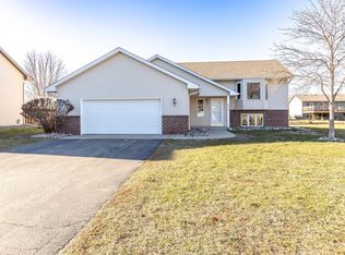 654 Timothy Ct, Shakopee, MN 55379