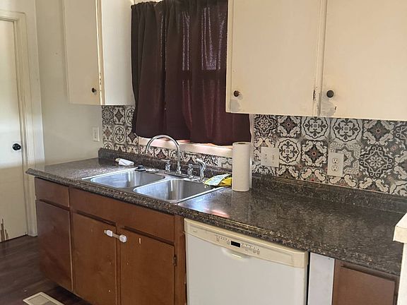 4th image of 645 W 4th St