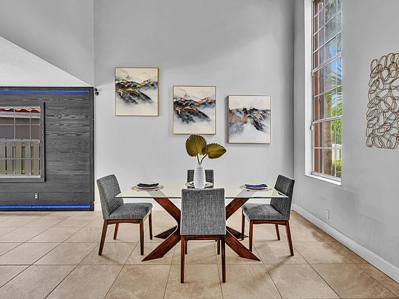 4th image of 305 Somerset Way