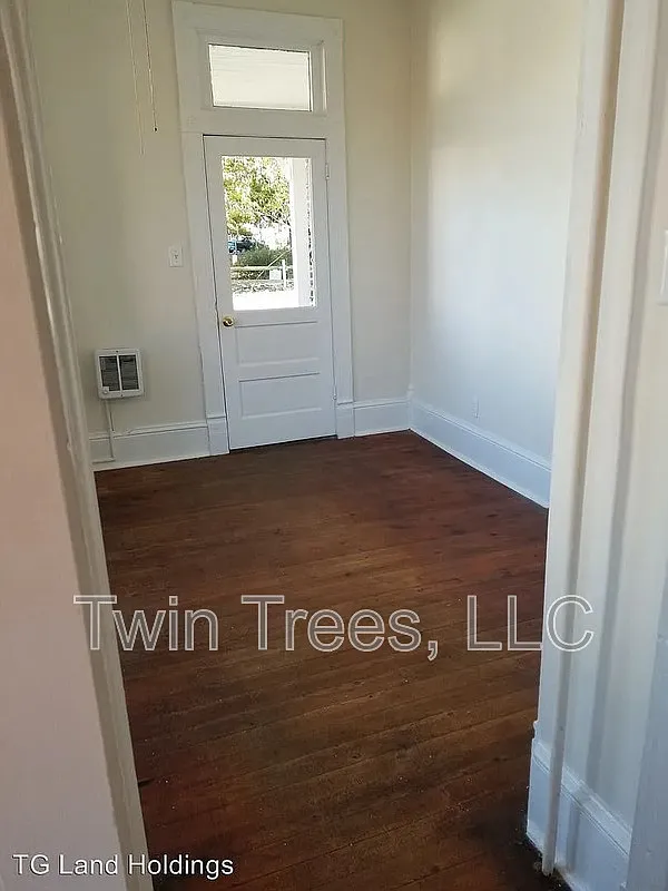 1 bed, 1.0 bath, 425 sqft, $800 — Photo 2