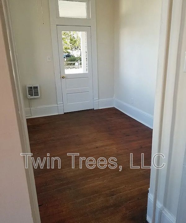 2nd image of 5951 King St