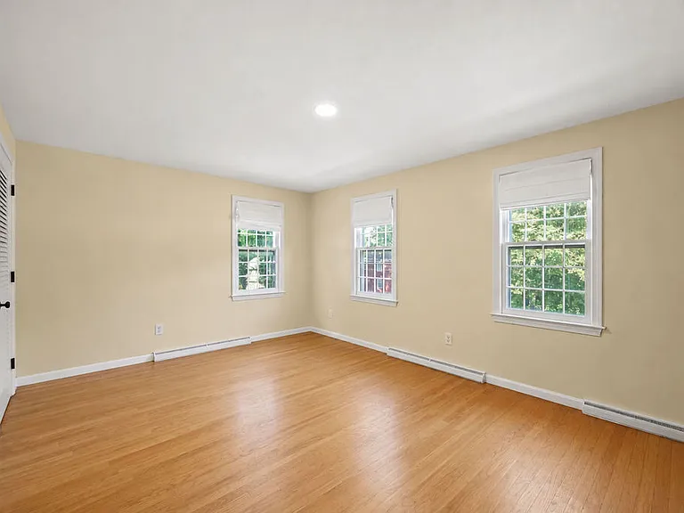 84 Brewster Rd — Photo 14