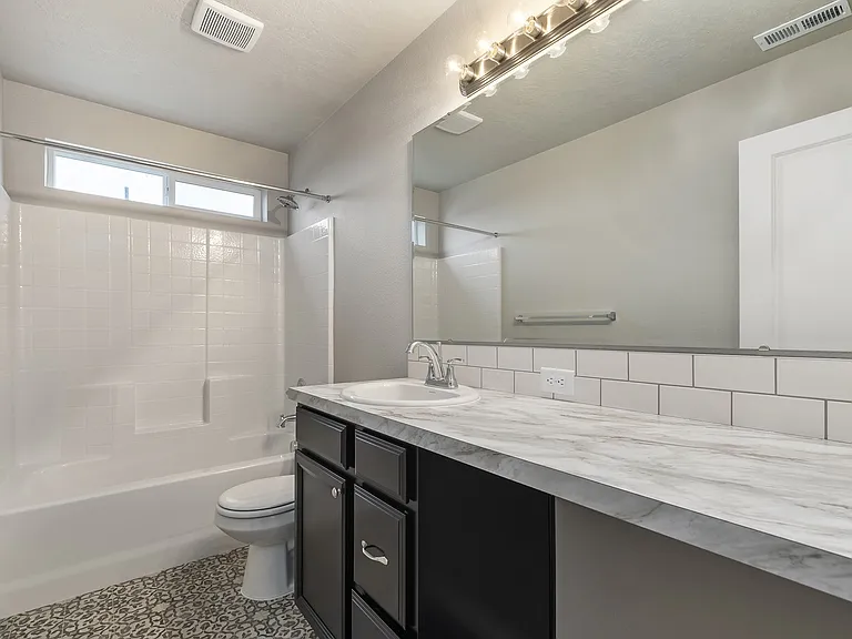7807 S Dewberry Ave — Photo 7
