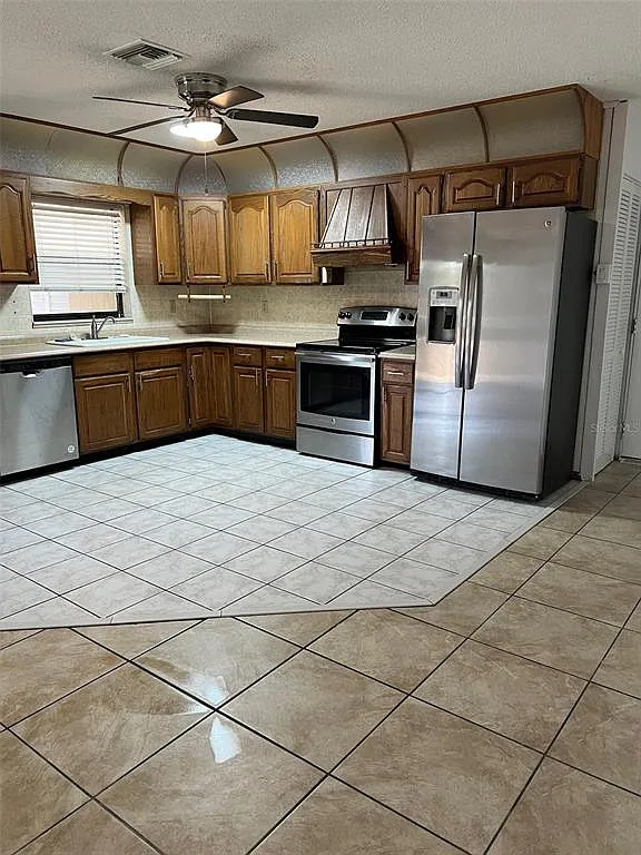 4 bed, 3.0 bath, 2080 sqft, $2,460 — Photo 2
