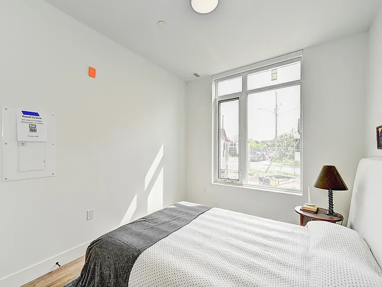 415 Duke St W — Photo 31
