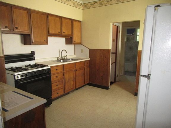 5th image of 268 Sidney St E