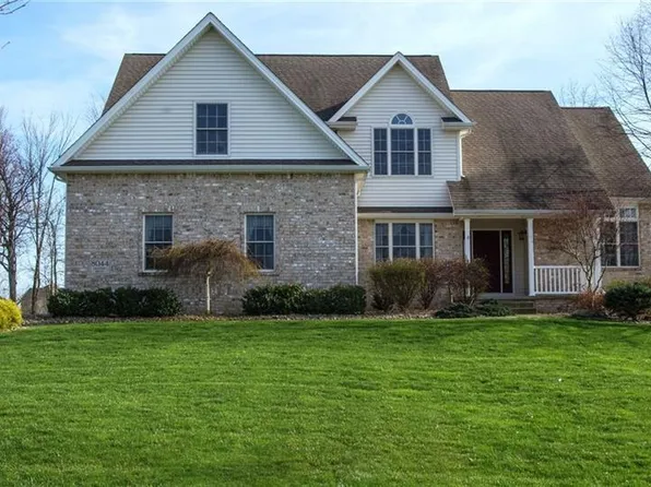 8044 Grayson Dr, Canfield, OH 44406