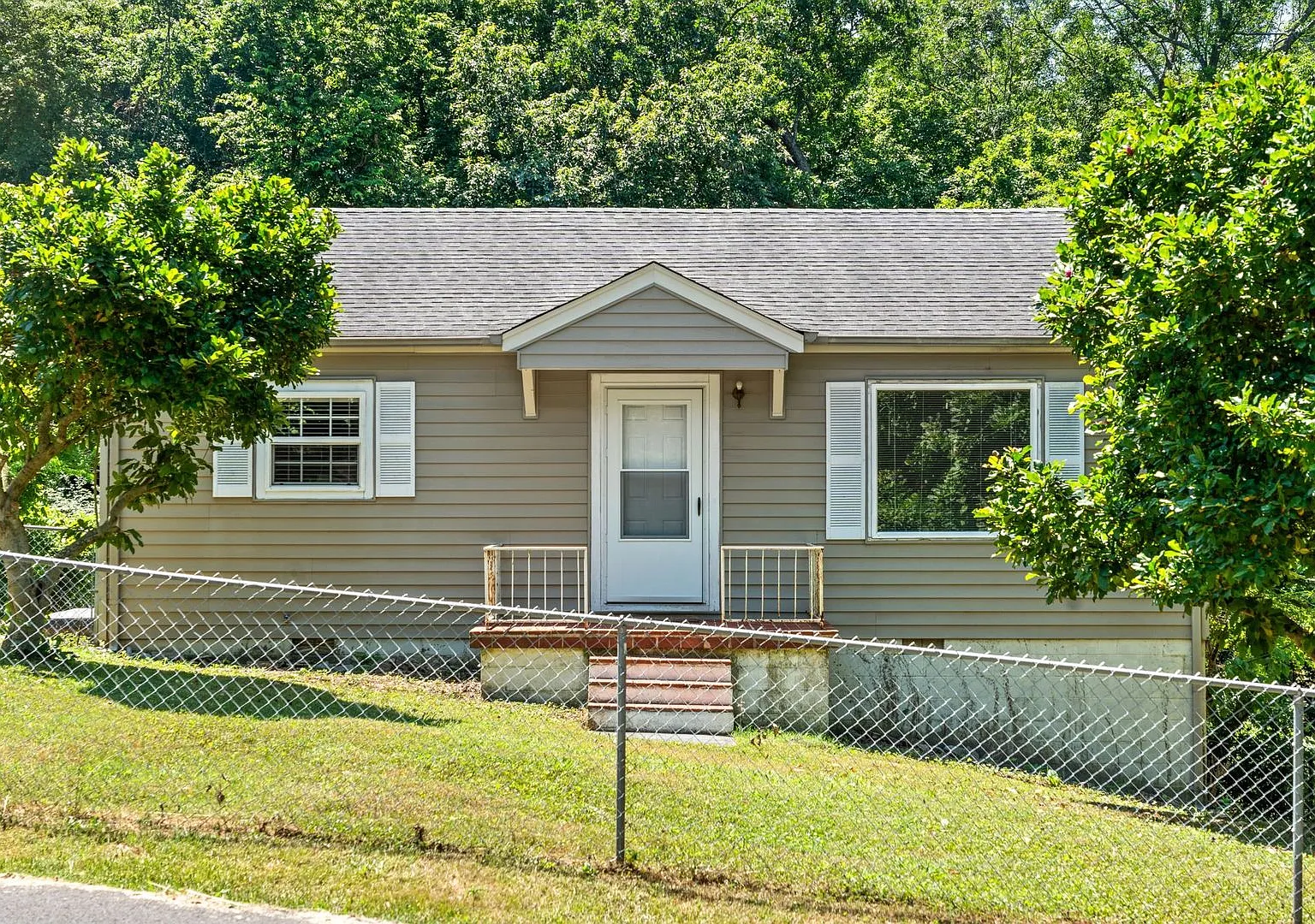 2 Bedroom 1 Bath Home For Rent Near Cumberland Drive! — Photo 1