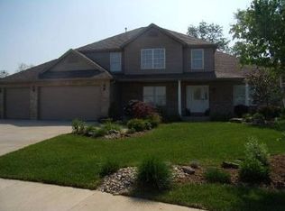10 Autumn Oaks Ct, Troy, IL 62294